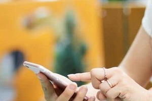 スマホの乗り換え先どこが人気？　楽天モバイルが一人勝ち、SoftBankが乗り換えられ1位に...調査担当者に聞く