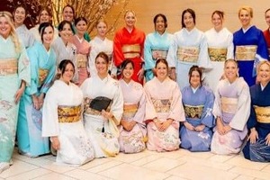 ドジャース選手の夫人25人、艶やか和装が「ゴージャスで美しい」　スニーカーも...「着こなしがお上手ですね」