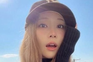 「かわいさ爆発」重盛さと美36歳、海バックのさりげないプラベショットに「スーパーウルトラ可愛い」