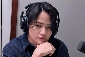 「美しすぎてもはや国宝」timelesz菊池風磨、リハの様子を公開　マイクを握る姿に「とんでもないイケメン」