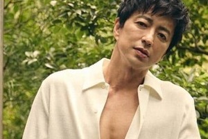 大沢たかお57歳、白Tシャツからムキムキな二の腕見え　「なにこれ最高」「ただただカッコいい」色気ダダ漏れ