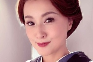 「艶やかでお美しい」藤原紀香53歳、着物姿で万博「日本館」お出迎え　「女神」「これぞ和美人」話題に