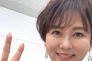 「テレビに出るたび整形説飛び交う」鈴木砂羽（52）、顔の変化の理由ぶっちゃける　「まるで整形級」驚きの声