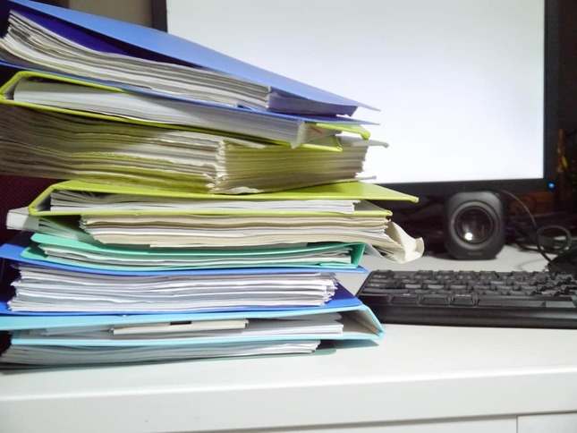 山積みの仕事（イメージ）