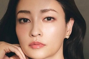 「神々しい」黒木メイサ、デコルテあらわな黒ドレスで圧巻オーラ　「最高にかっこいい」