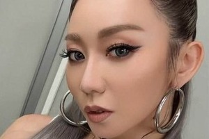 「セクシーすぎ」倖田來未（42）の大胆ドレスにファンもん絶　「スタイル良すぎ」「綺麗すぎ」