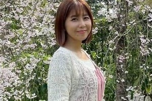 夫は広島カープ元監督...緒方かな子52歳、シックな装いでオトナの色気　「とても美しく素敵」絶賛