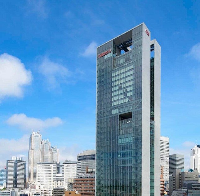 新宿にある「代ゼミタワー」（写真提供：代々木ゼミナール）