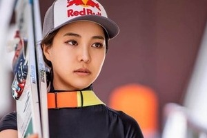 高梨沙羅、「へそ出し」コーデにファン悶絶...「カッコ可愛いい～」「すべてにセンスの良さ」