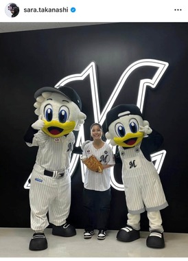 始球式に臨む高梨（本人インスタグラムより）