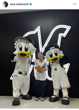 始球式に臨む高梨（本人インスタグラムより）