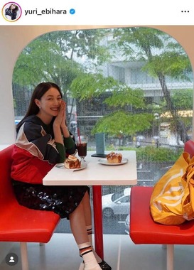 蛯原友里さんのインスタグラム（＠yuri_ebihara）より
