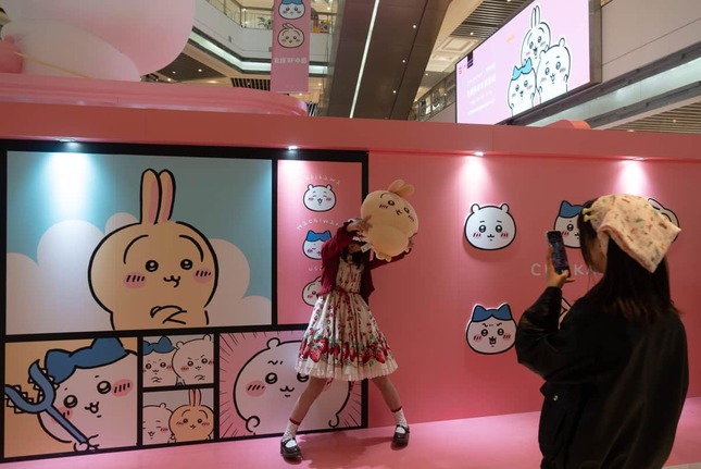 「ちいかわ」は国外でも人気だ。2024年3月には上海で期間限定ショップも展開された（写真：CFoto/アフロ）