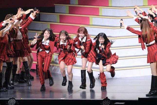 「ゆうなぁもぎおん」の4人で「久しぶりのリップグロス」