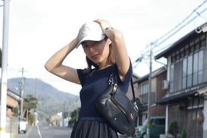 瀧本美織33歳、ミニスカで美脚すらり「今日のコーデ」　東京スカイツリーをバックに...圧巻のスタイル