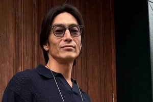 伊勢谷友介48歳、ムキムキ肉体の上半身に惚れぼれ　「カッコ良すぎます」「すごい肉体美」話題に