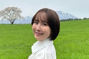 山川恵里佳43歳、タイトなウェアで筋トレ中　美ボディ全開「スタイル良いね」「ますます魅力的に」