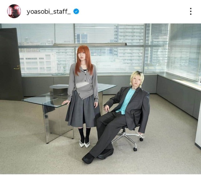 ikuraさん。YOASOBI公式インスタグラム（＠yoasobi_staff_）より