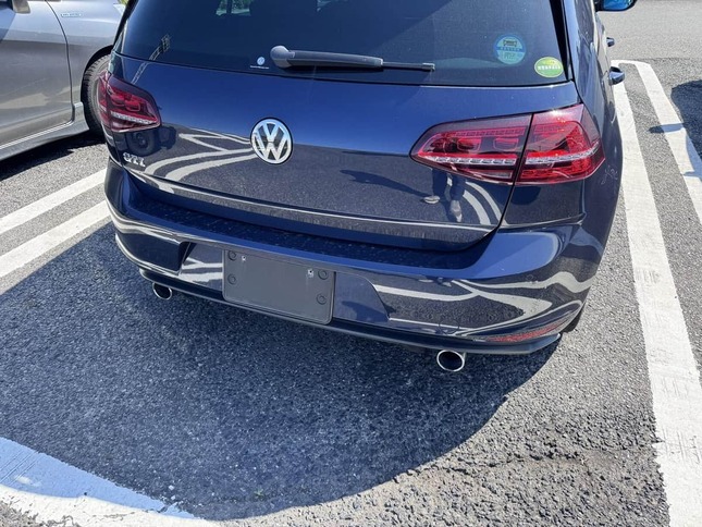 ナンバープレートが盗難（写真は、あわぞー＠awazo24さん提供）