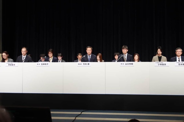 第三者委員会の記者会見の様子（25年3月31日撮影）