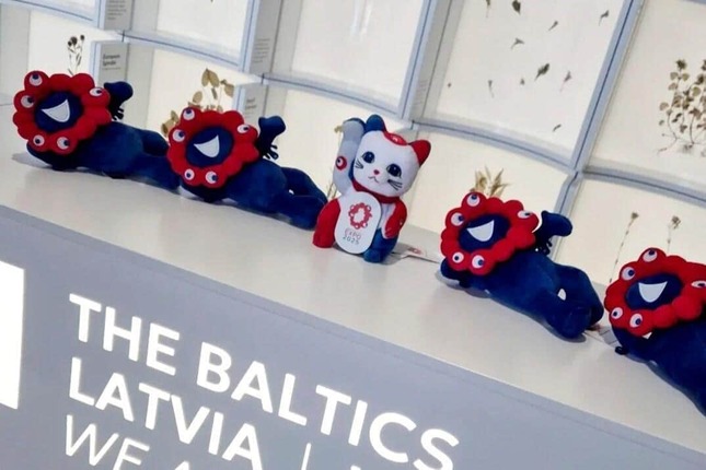 バルト館には、思わぬ形で多くのミャクミャクが登場している（写真はリトアニアのオーレリウス・ジーカス大使のXから）