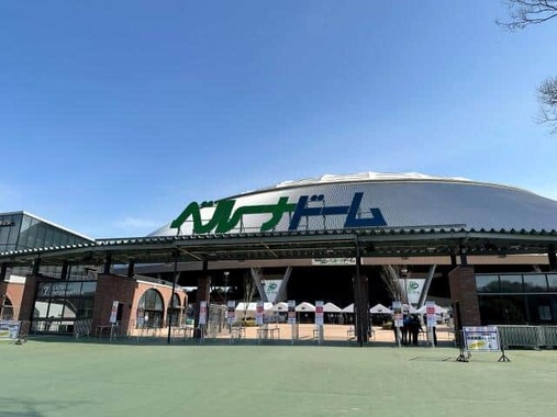 ベルーナドームはもともと、屋根のない球場だった