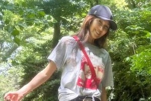 木村拓哉＆工藤静香、夫婦で「お散歩デート」？　そろって「ヘビ」の写真投稿で反響「仲良しで素敵」