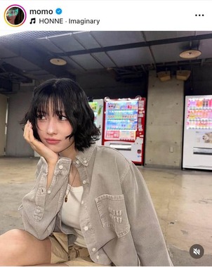 「TWICE」モモさんのインスタグラム（＠momo）より