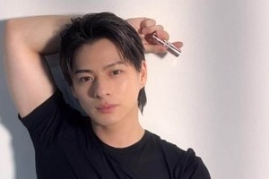 平野紫耀、白Tからのぞく腕にファン大興奮　「かわいいお顔してムッキムキ」「きゃぁ～」