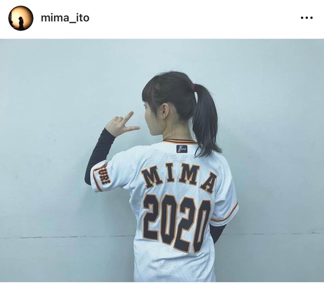 始球式に参加した伊藤（本人インスタグラムより）