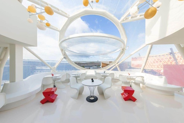 ハイジカフェにある話題の家具「スイス」、写真提供：スイスパビリオン（© FDFA, Presence Switzerland）