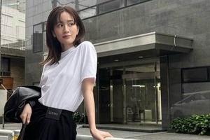 前田敦子33歳、おなかチラ見えTシャツ×デニム私服コーデが爆イケ「スタイル良すぎ」