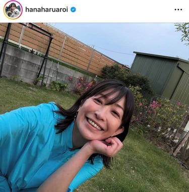 小野真弓さんのインスタグラム（＠hanaharuaroi）より