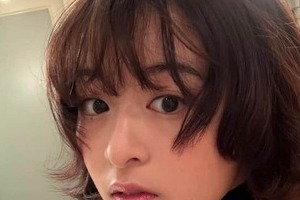 「国宝級に美しい」森七菜、肩出し衣装ショットに騒然　「可愛いすぎる」大ぶり指輪＆イヤリングもキラリ