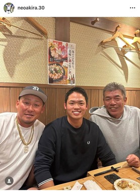 今中氏、中田翔との3ショット（根尾のインスタグラムより）