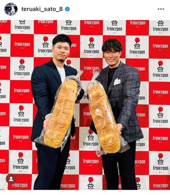 糸井氏との2ショット（佐藤のインスタグラムより）