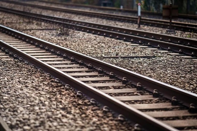 撮影のため線路立ち入りか（写真はイメージ）