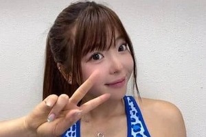 美女ビーチバレー衣笠乃愛23歳、ミニスカ×カチューシャでユニバ満喫　プラベショットが超キュート