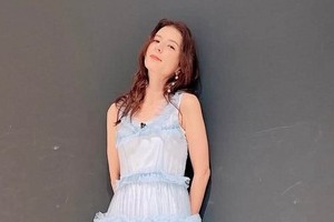 スザンヌ38歳、きれいな腹筋のぞくウェア姿...美ボディ全開！「スタイル抜群」「めちゃお綺麗です」