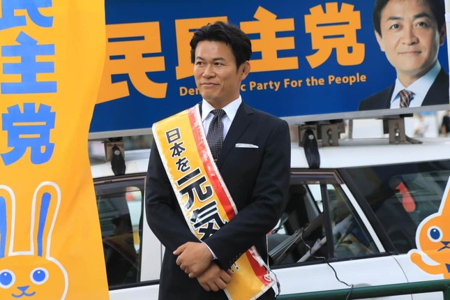 街頭演説に姿を見せた須藤元気氏