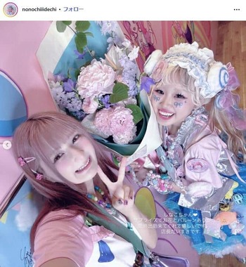左からしなこさん、ののちさん。ののちさんのインスタグラム（＠nonochiiidechi）より