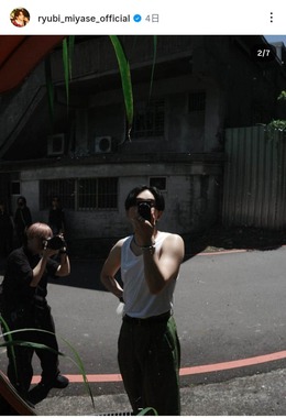 宮世琉弥さんのインスタグラム（＠ryubi_miyase_official）より