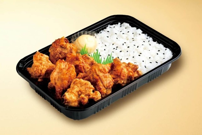「唐揚げとめし」（写真提供：オリジン東秀）