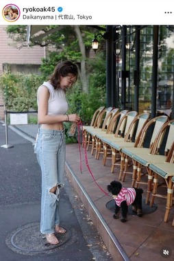 秋倉諒子さんのインスタグラム（＠ryokoak45）より
