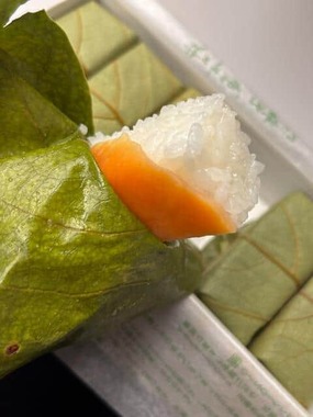 バナナのように葉を剥いて手で食べるのが正しい食べ方