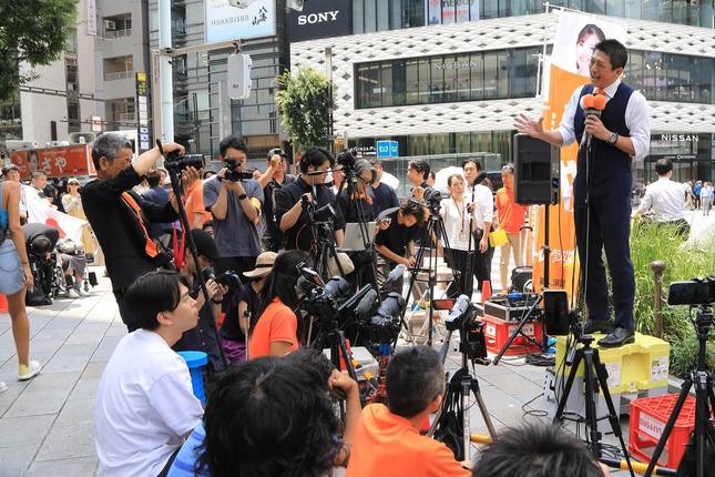 東京・銀座に多くの人が集まった