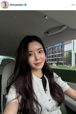 アン・シネさんのインスタグラム（＠shinaeahn）より