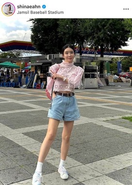 アン・シネさんのインスタグラム（＠shinaeahn）より