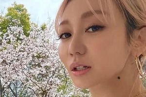 「めちゃくちゃ美人」倖田來未42歳、ヘソ出しコーデ大絶賛の嵐　「可愛すぎて釘付け」「変わらない！！」