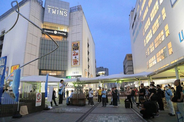 最初の日曜日の演説は町田駅前で締めくくった